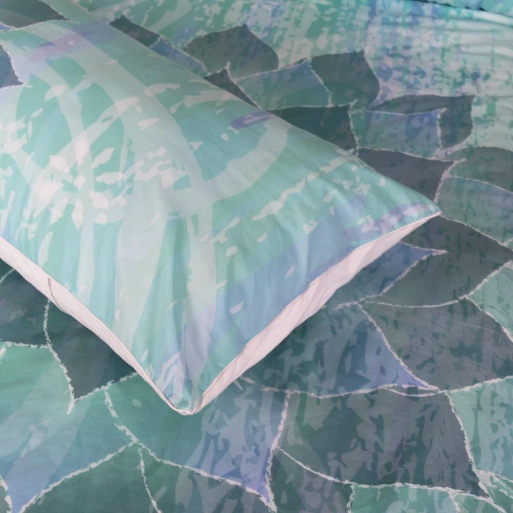The Ocean Hues Bedding Set
