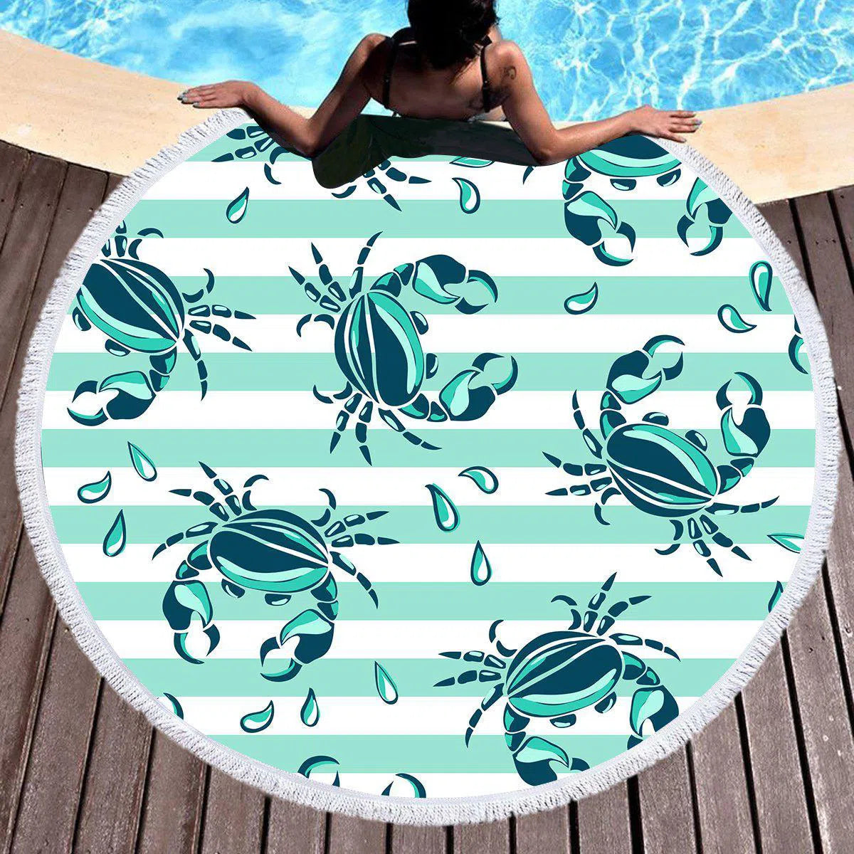 Lovely Little Crabs Round Beach Towel